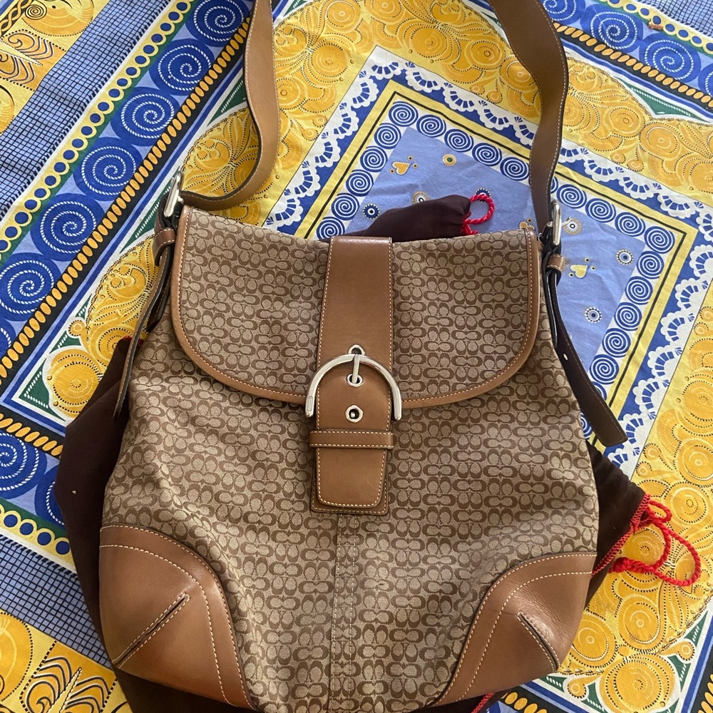 Coach signature Jagard canvas/lether shoulder beautiful